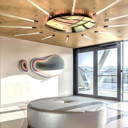 W Hotel 5*