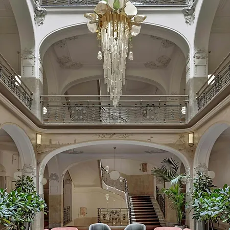 Hotel W