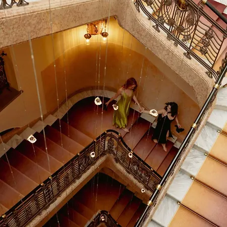 Hotel W