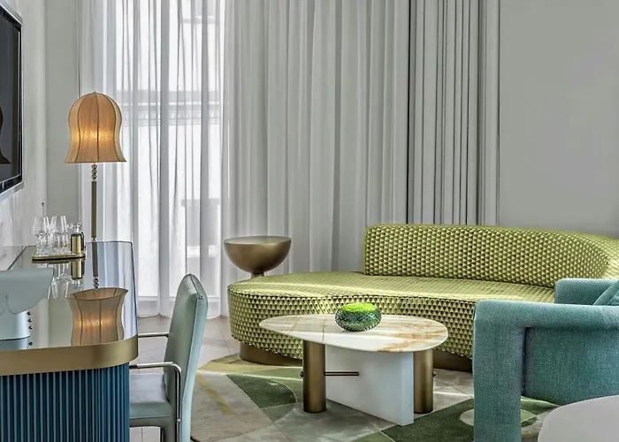 W Hotel 5*