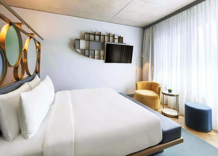 W Hotel 5*