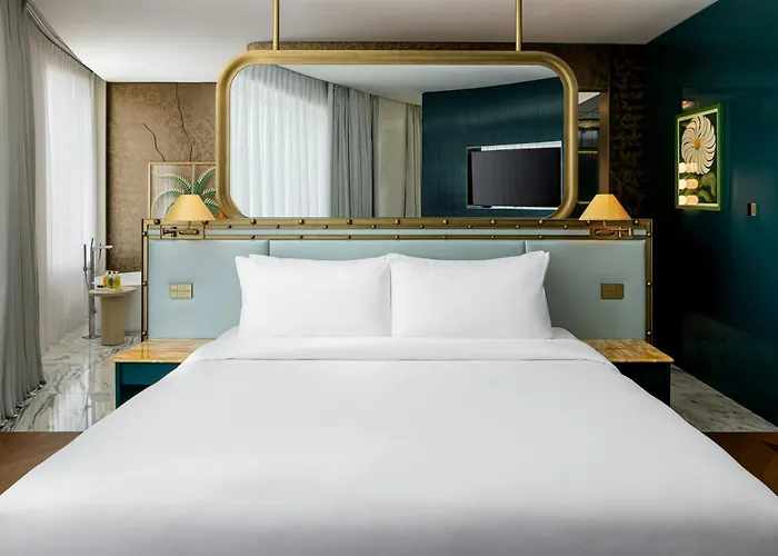W Hotel 5*