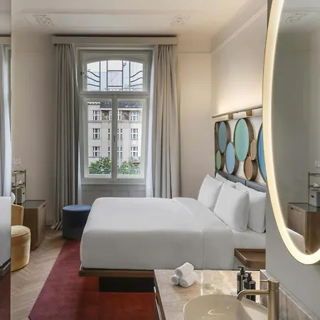Hotel W