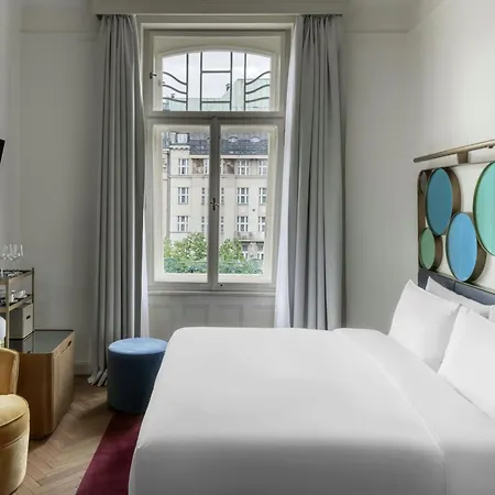 W Hotel 5*