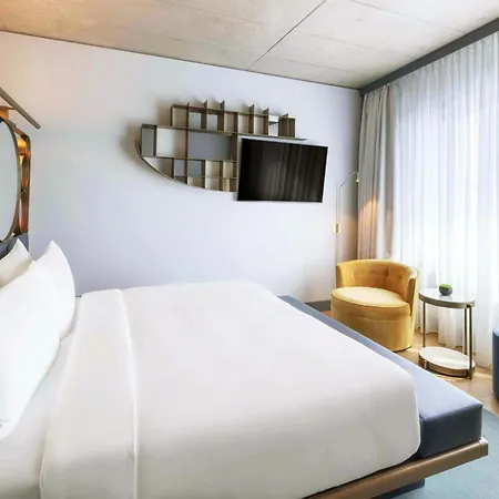 W Hotel 5*